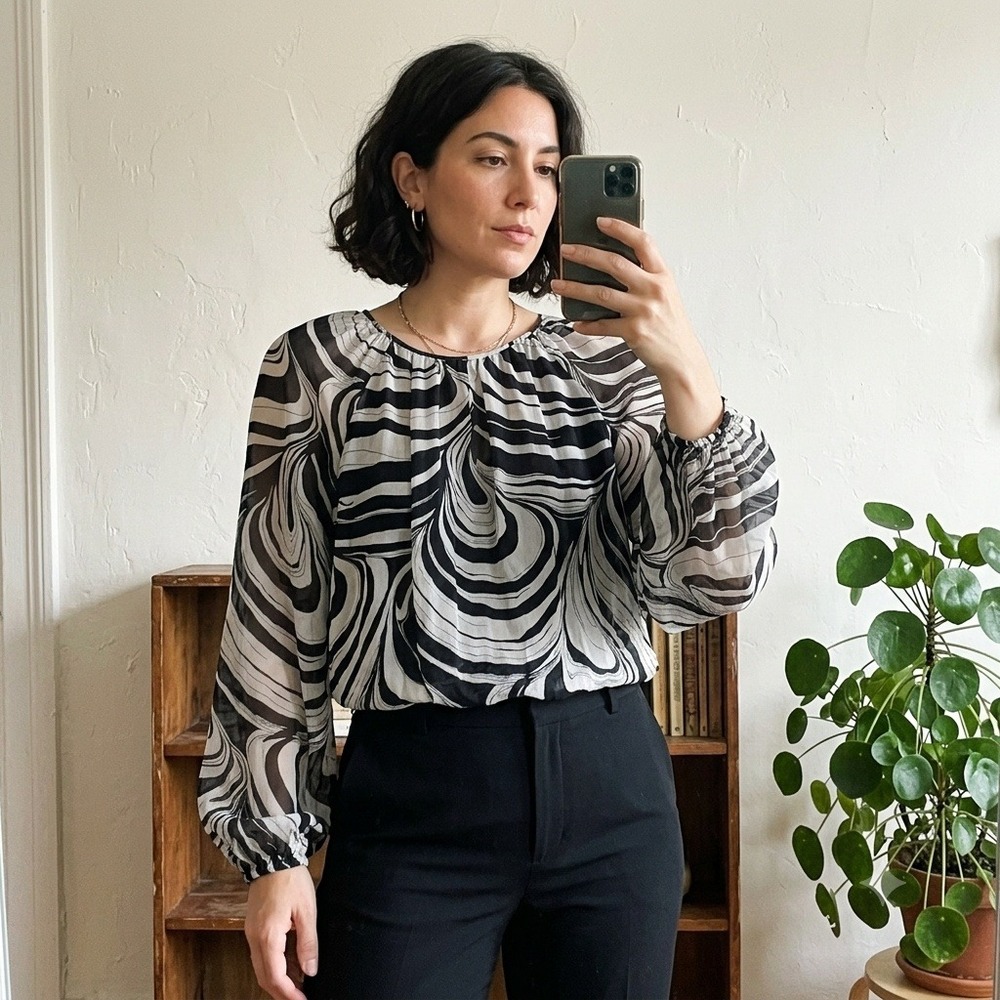 Diane von Furstenberg Womens Top Medium Black White Abstract Swirl Silk Chiffon